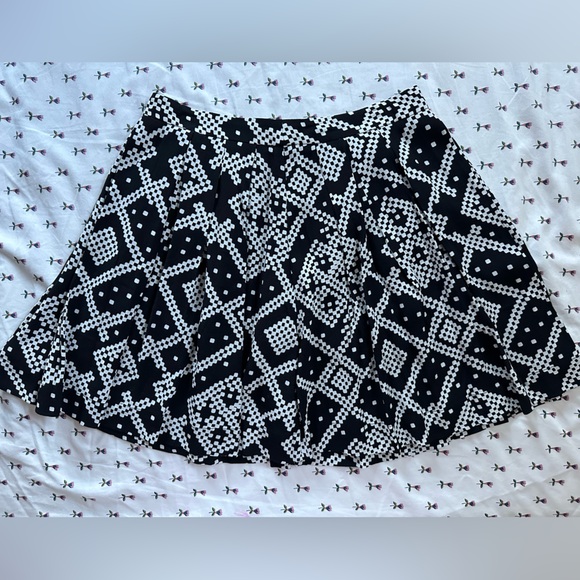 NBD Black and White Patterned A-Lined Skirt - Picture 1 of 4